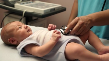 Your Newborn’s First Checkup: Early Assessment, Physical Examination and Screenings