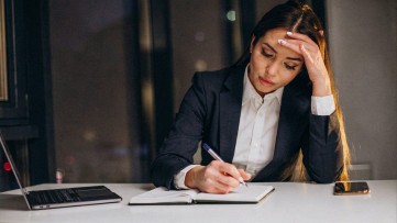 The Overworked Brain : Stress , Sleep Loss , And The Collapse Of Executive Performance