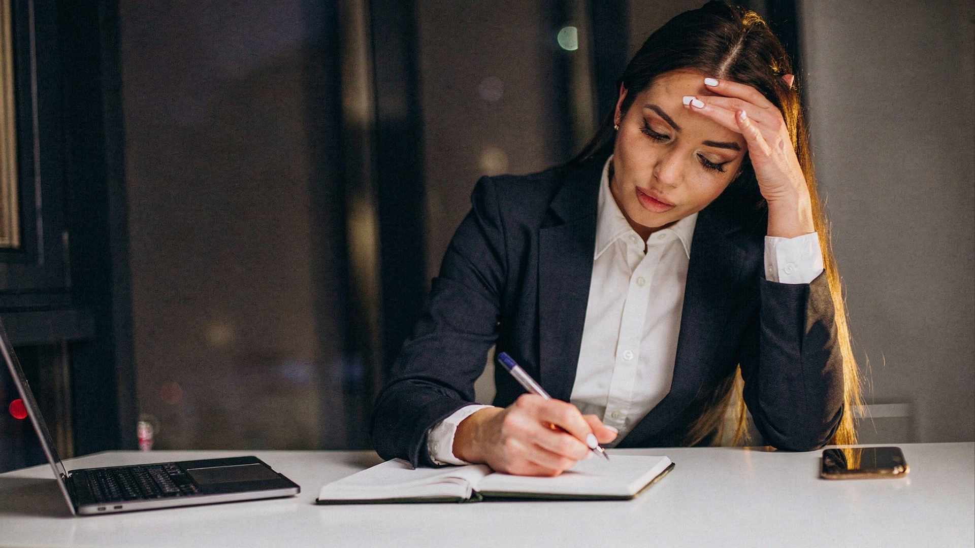 The Overworked Brain : Stress , Sleep Loss , And The Collapse Of Executive Performance